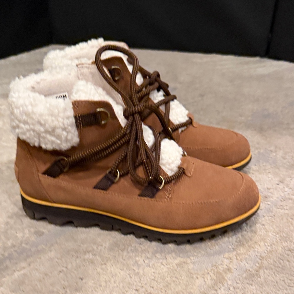 Sorel Harlow Lace Cozy Winter Boots, Tan Suede, Women's 7.5 in EUC